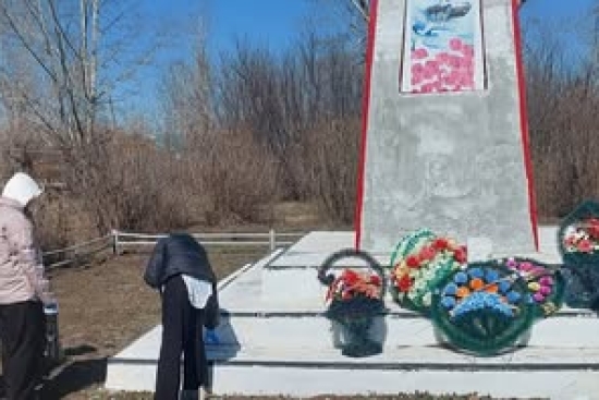 #ЗеленаяНеделя #АмбассадорыЗемли #ЗеленыеКлубы #АдалАзамат В КГУ «Нижнебурлукский КШЯС» прошёл экологический челлендж «Зелёная неделя»! Активное участие приняли учащиеся 9  класса. Ребята дружно вышли на территорию памятника погибшим в годы ВОВ, навели по