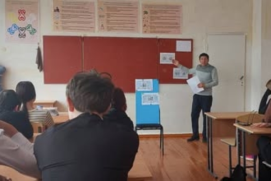 14 апреля в 8–10 классах прошла беседа  «Откровенный разговор «Перспектива ранней беременности». Без нравоучений и «фильтров» обсудили с ребятами реальность: Мифы и Факты: Почему красивая картинка в социальных сетях не совпадает с реальным бытом.  Цена св